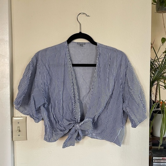 Charlotte Russe Striped Blue and White Tie-Front Crop Top - Picture 1 of 3